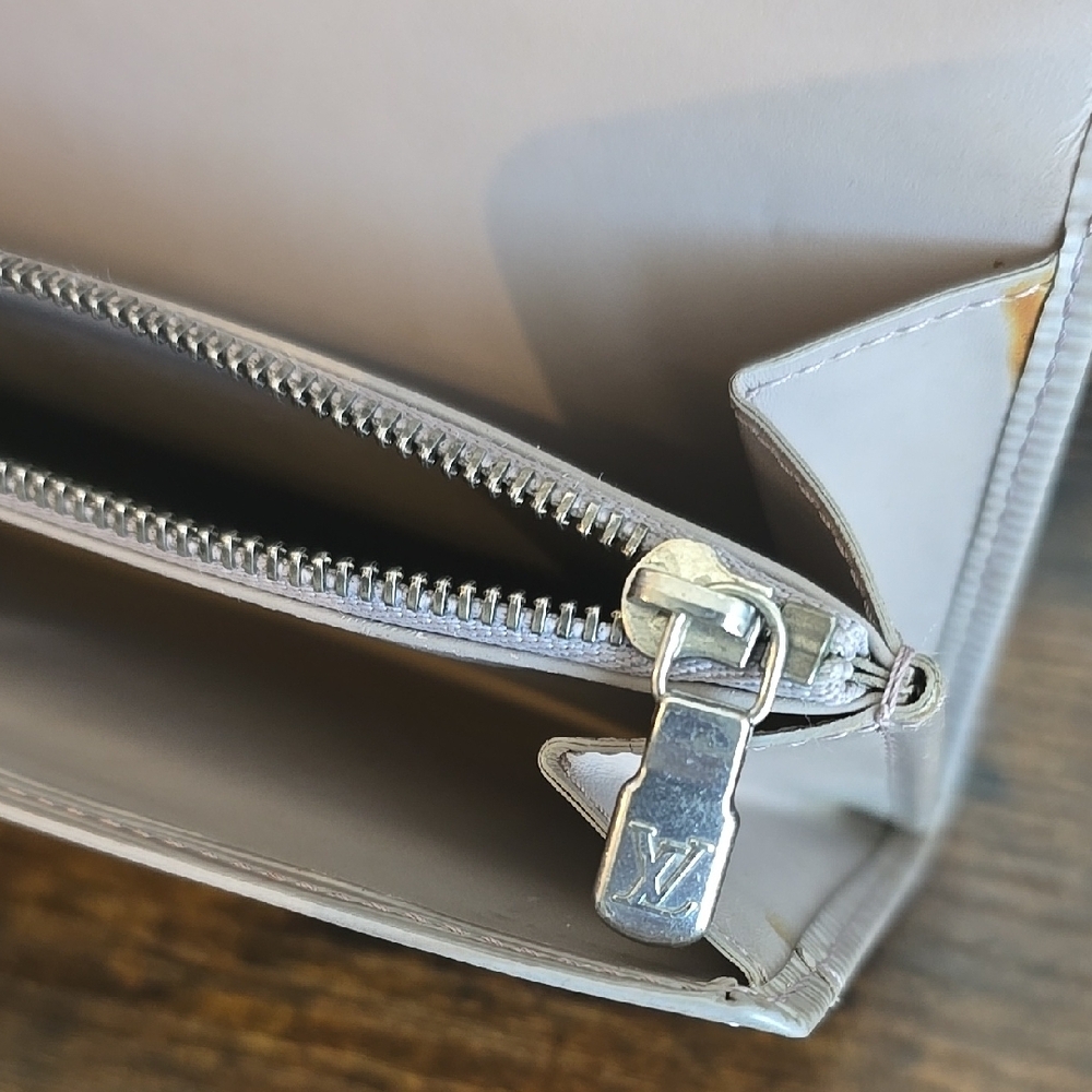 LV Epi Sarah Wallet - Picture 15 of 15